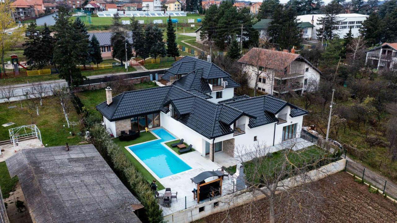 City Escape Luxury Villa Zuce Dış mekan fotoğraf