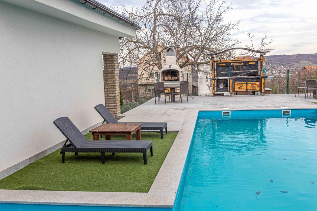 City Escape Luxury Villa Zuce Dış mekan fotoğraf