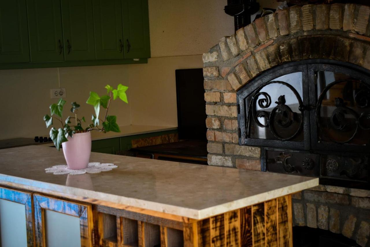 City Escape Luxury Villa Zuce Dış mekan fotoğraf